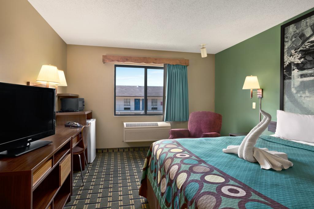 Super 8 By Wyndham Russellville Exterior photo