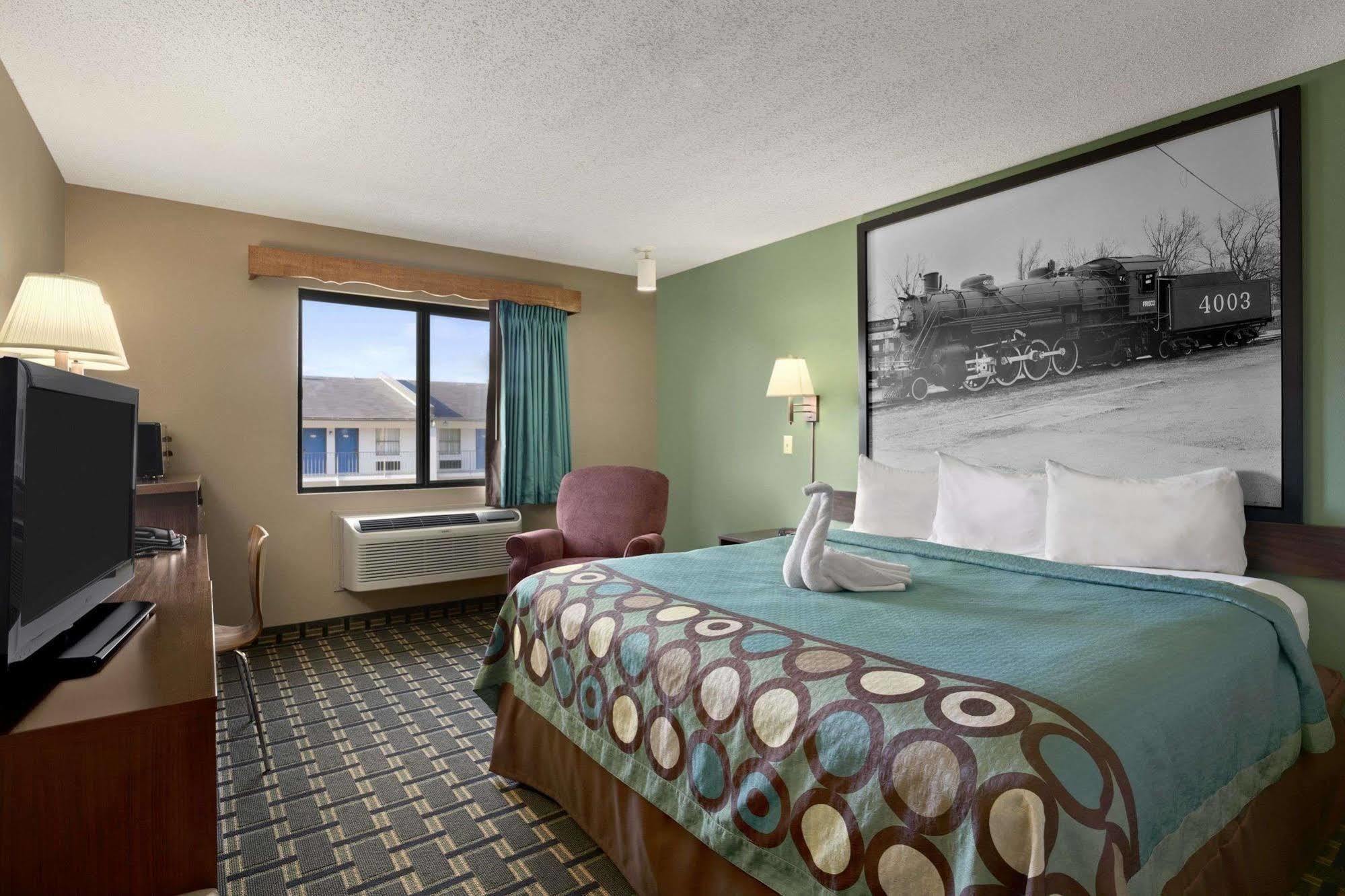 Super 8 By Wyndham Russellville Exterior photo