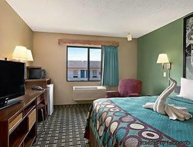 Super 8 By Wyndham Russellville Exterior photo