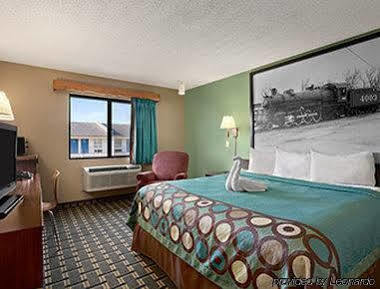 Super 8 By Wyndham Russellville Exterior photo